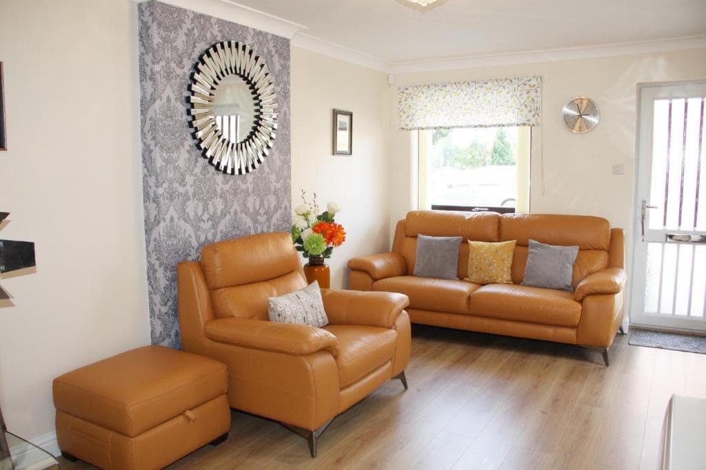 Accommodation at City Centre Town House with Riverside Views and Free Parking 1BAK in york