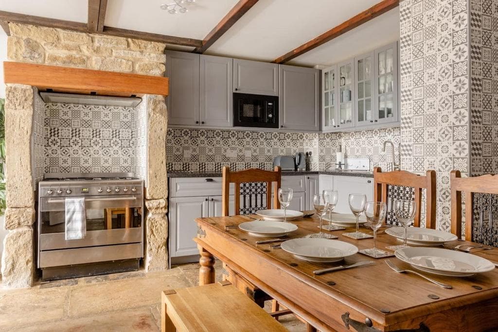 Accommodation at Delightful 2 bed flat in Old Mill-private garden in keighley