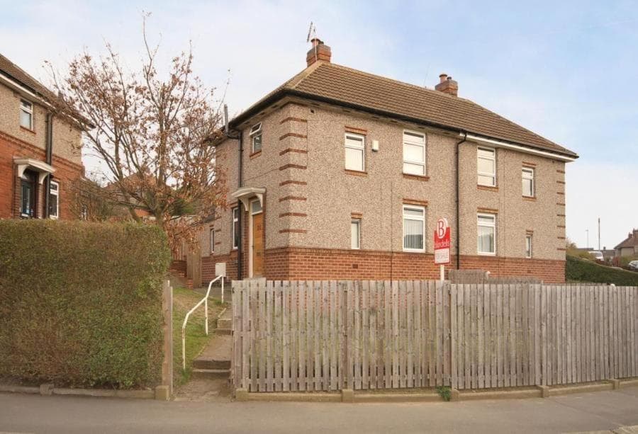 Accommodation at 24 Dryden Road - Beautiful 2 bed in longley