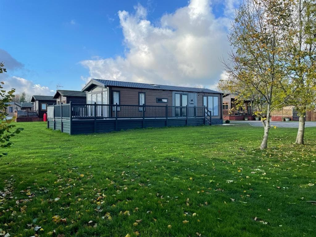 Accommodation at Coopers Cabin With Hot Tub in malton