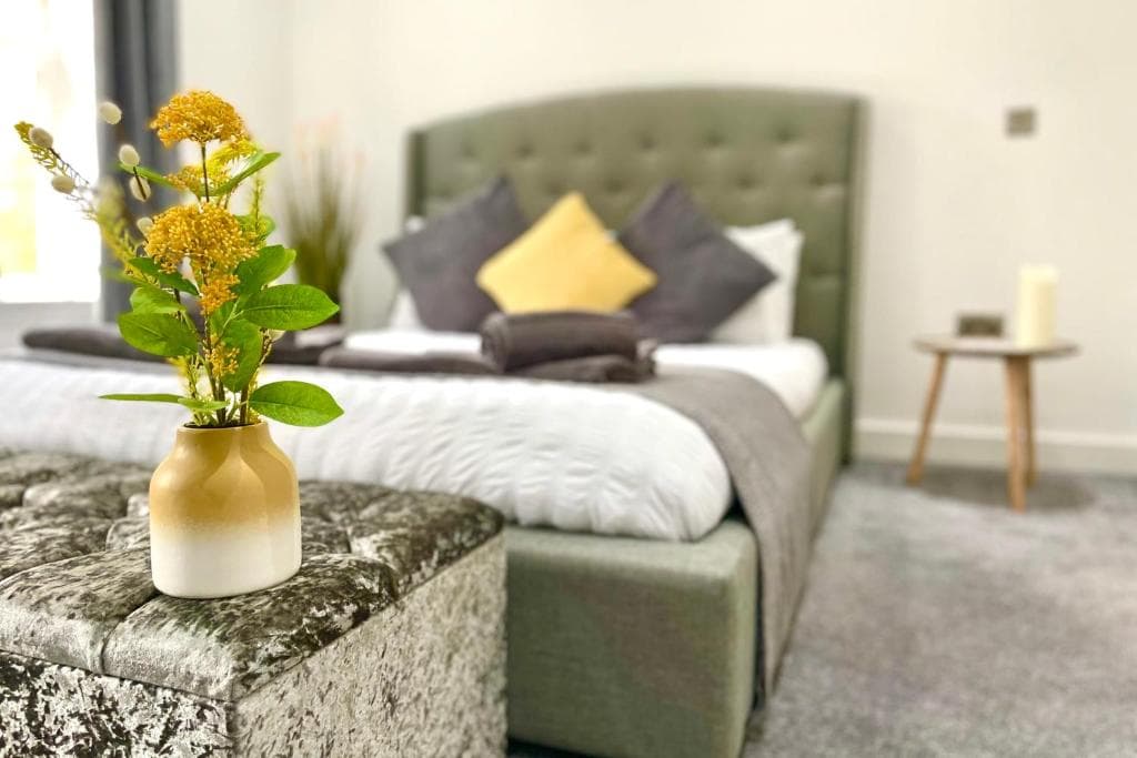 Accommodation at GuestReady - Sleek Stylish Leeds City Apartment Sleep 4 in leeds