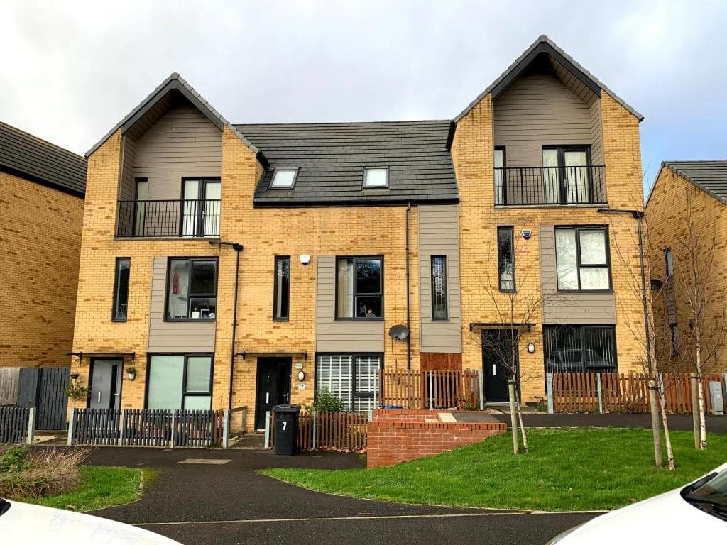 Accommodation at Sheffield City Centre , free Wifi & Parking - Private Room - Shared House in sheffield