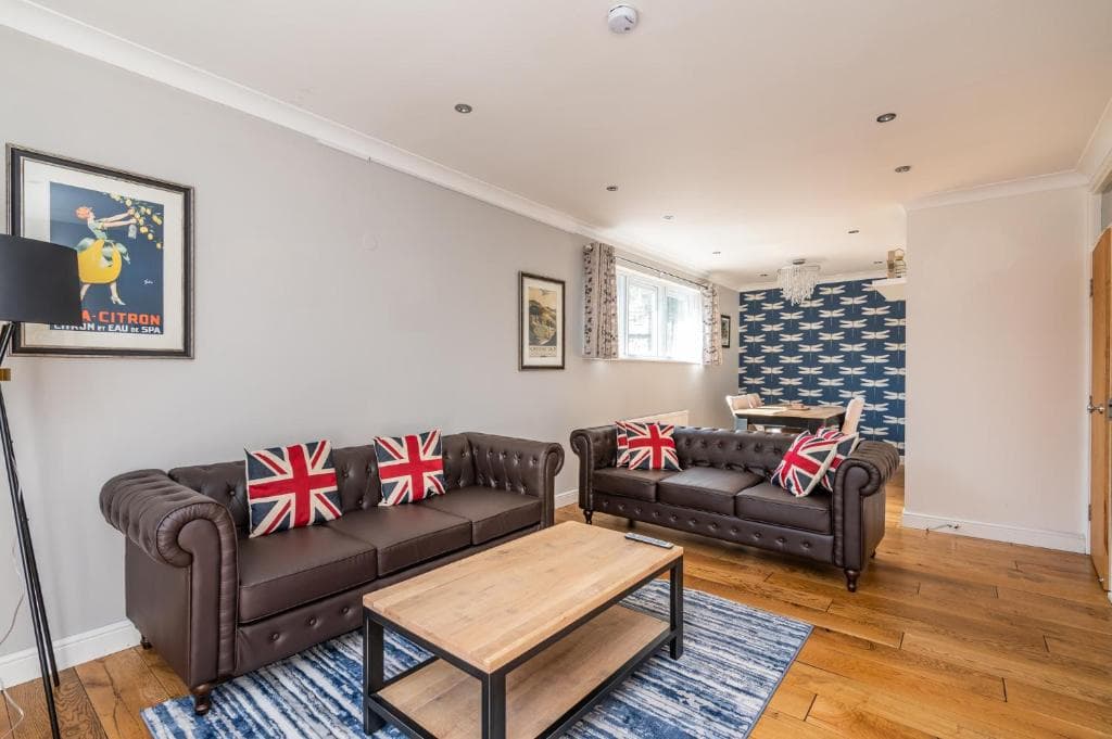 Pass the Keys Modern, Smart and Central located on Coppergate Walk