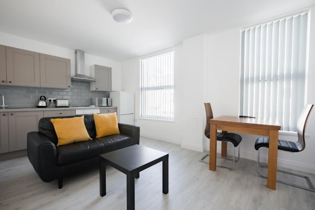 Accommodation at Platform Stadium apartment with parking in hull