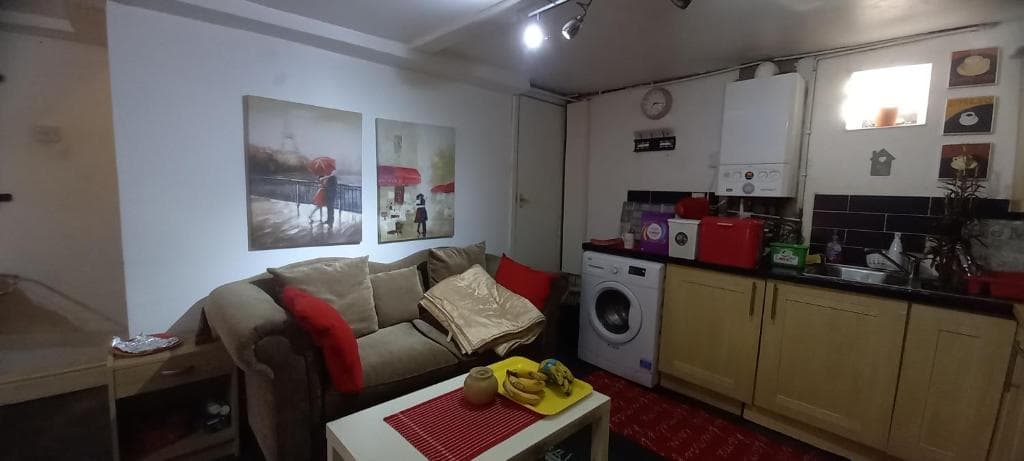 Accommodation at 10, Burnett Place in wibsey