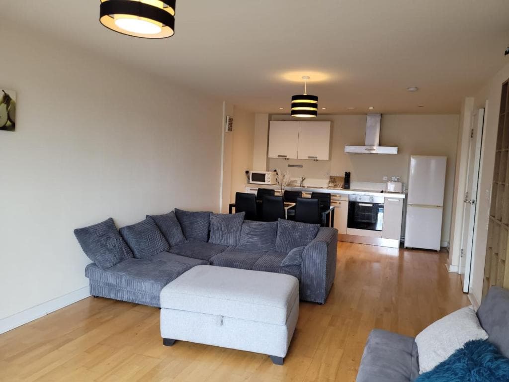 Accommodation at Spacious 2 bed 2 bath apartment with stunning city views in sheffield