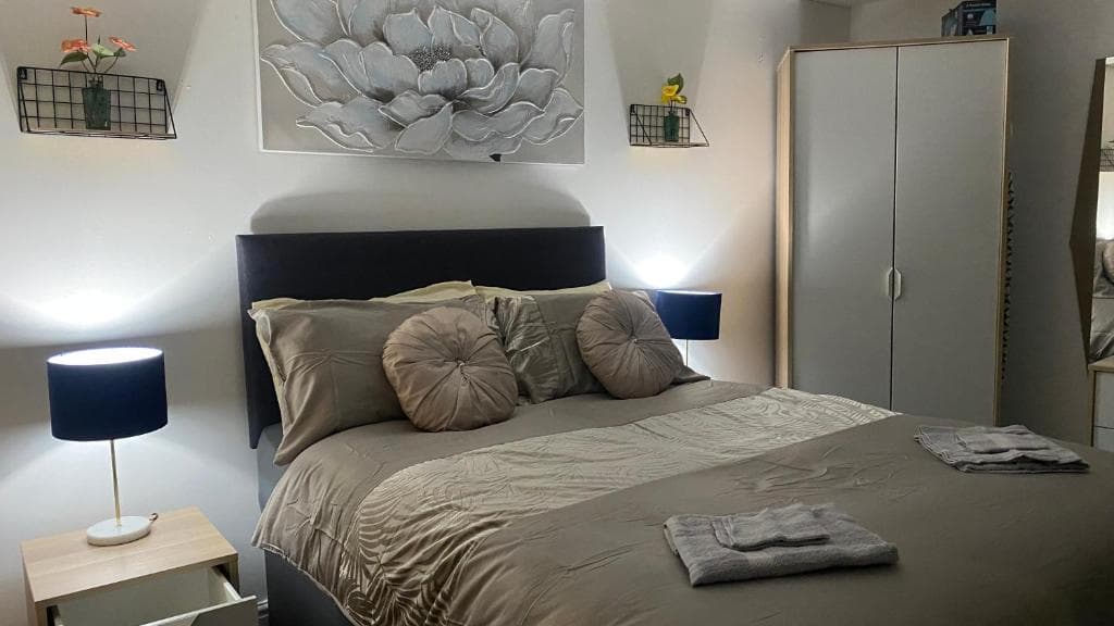 Accommodation at Bv Homely Studio Fifteen At Deighton Huddersfield in huddersfield