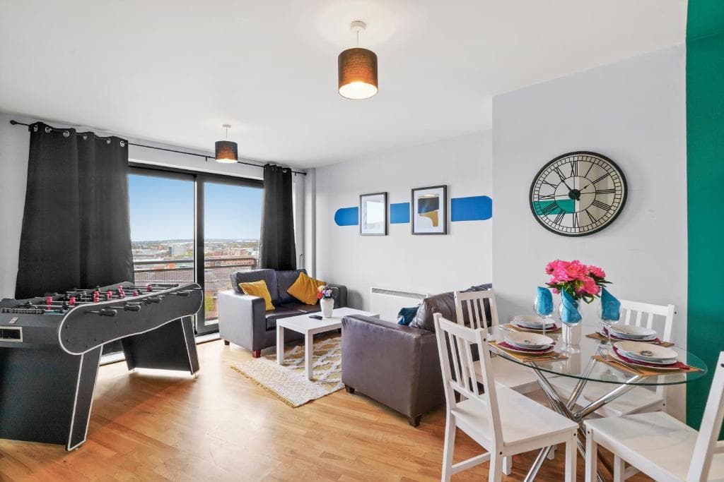 Accommodation at Stylish Central Sheffield Apartment - Parking in sheffield