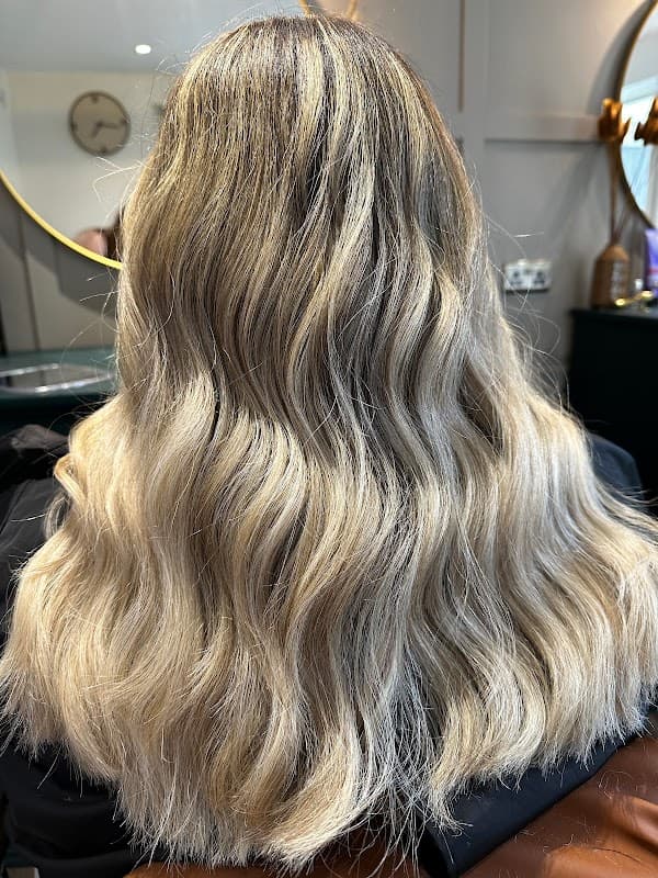 Wavy Way Hair Design - Hair Salons in alverthorpe