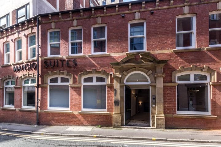 Accommodation at Basinghall Suites in leeds