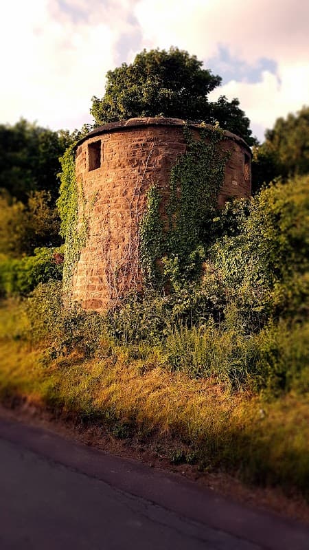 Hound Hill Lane Tower - Historic Site in barnsley