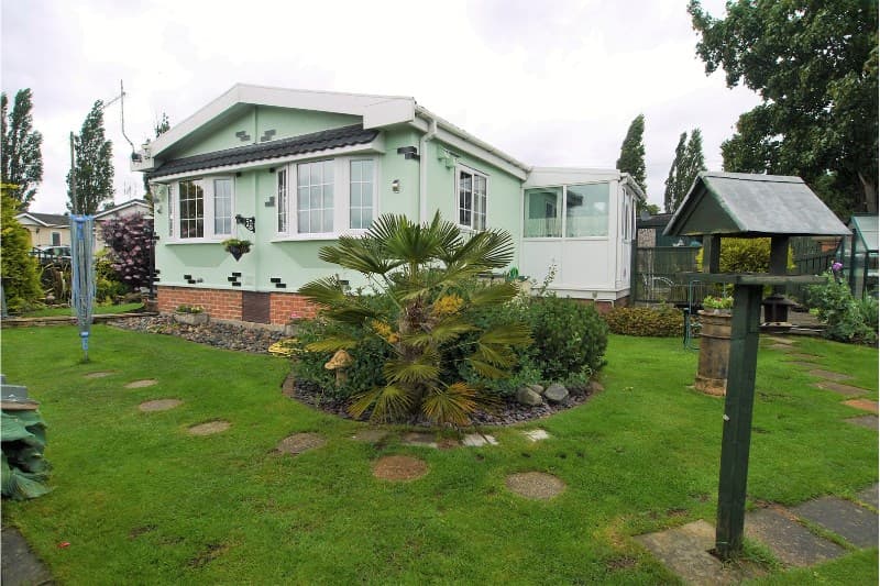 Accommodation at Five Acres Park Home Estate in bawtry
