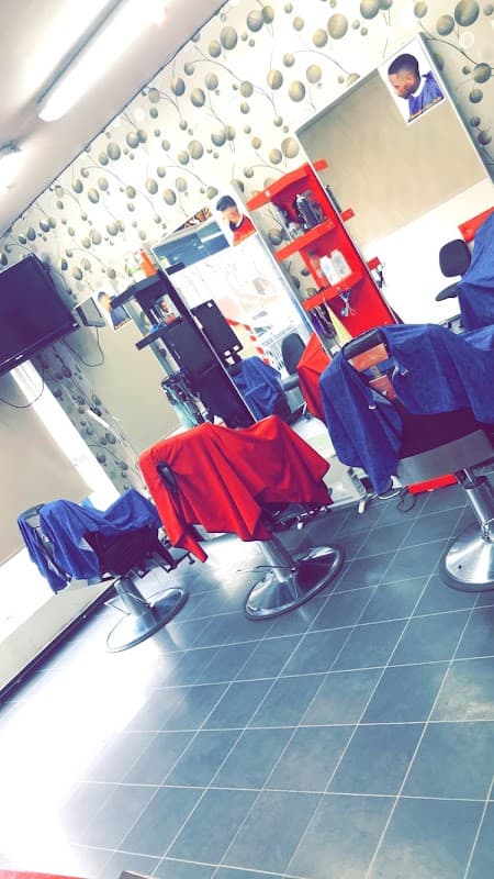 Amanda Unisex Hair Salon - Barbers in beeston