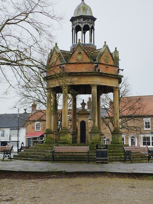Old Market Square - War Memorials in boroughbridge