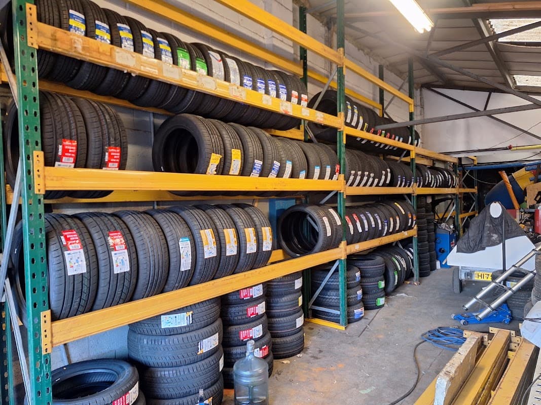 Settle's tyres and auto centre MAXXIS tyre dealer Bridlington yo166xs - Garages in bridlington