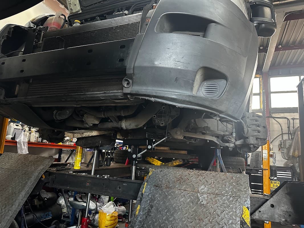 KP AUTO DD LTD - Garages in carbrook