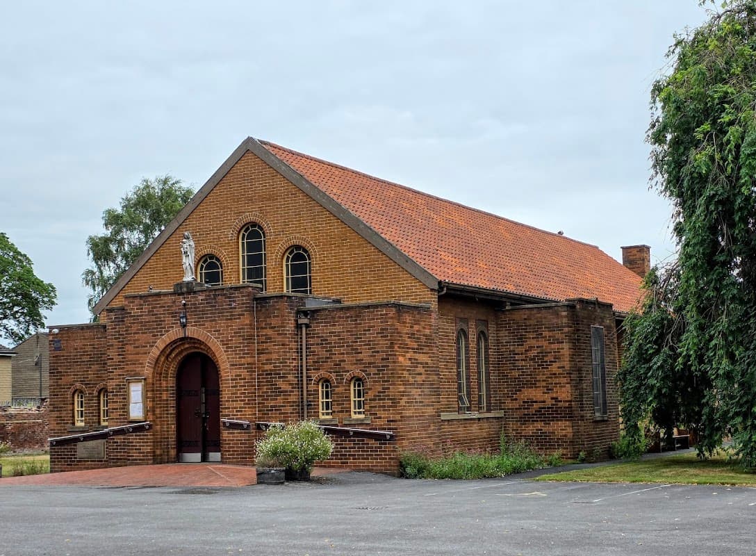 Our Lady Of Unfailing Help & St Paul Of The Cross R C Church - Churches in cleckheaton