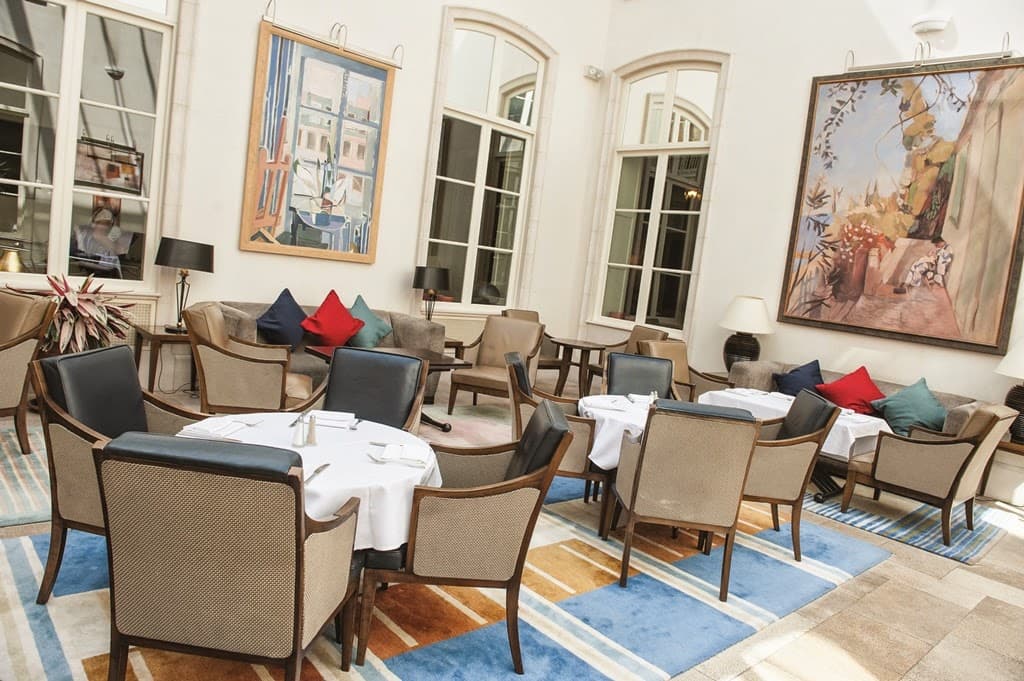 Dining at Restaurant and Bar in colton