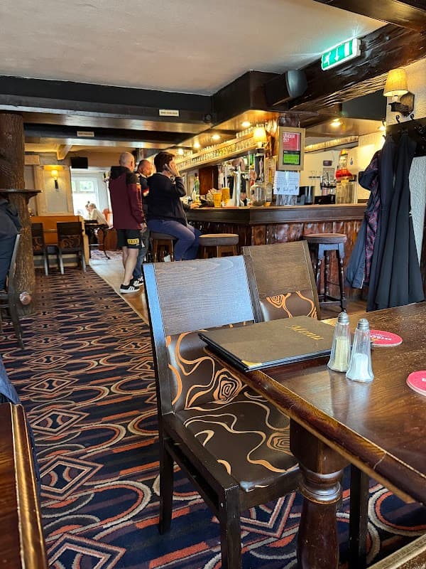 Food & drink at The Golden Fleece in cross roads