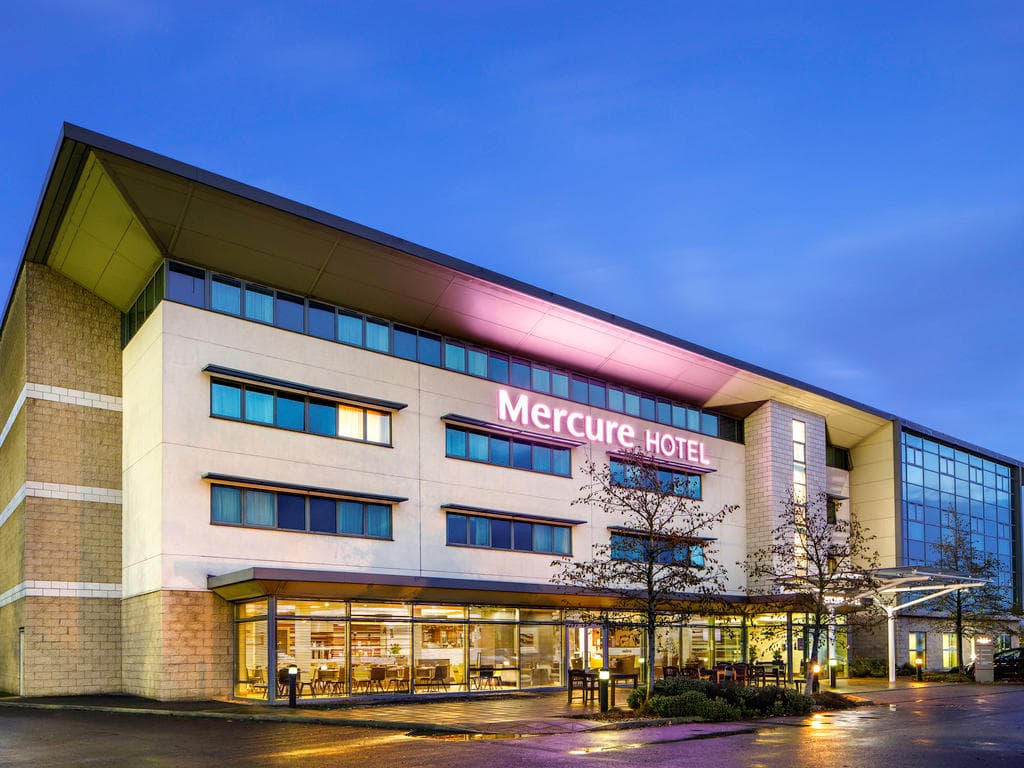 Accommodation at Mercure Sheffield Parkway Hotel in darnall