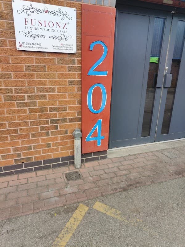 Fusionz Luxury Wedding Cakes - Bakers in dewsbury