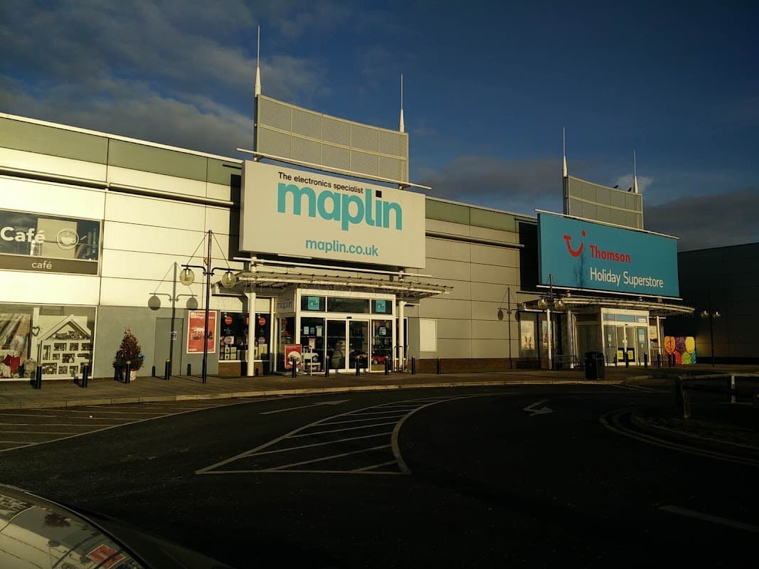 Maplin and Thomson Holiday Superstore storefronts at Parkgate Shopping Park, with clear blue skies above.