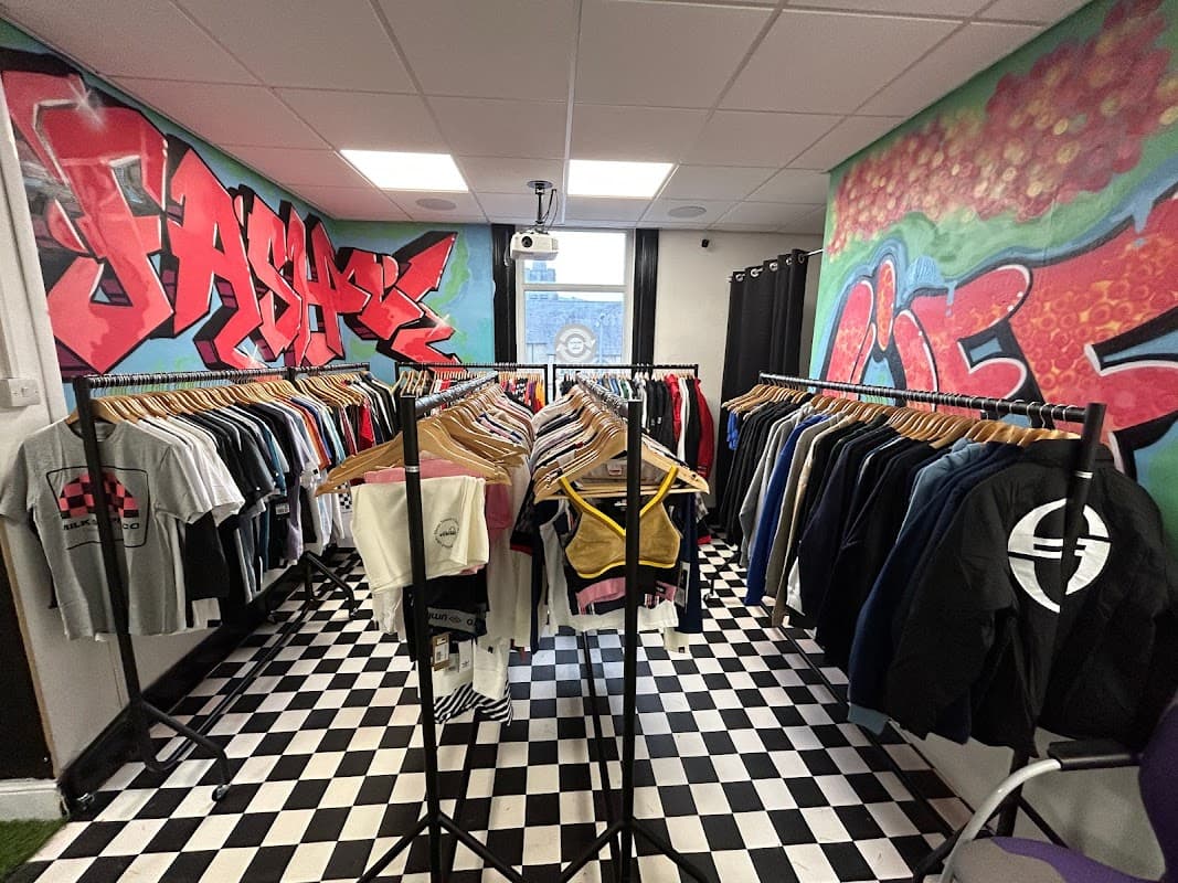 Fash/off - Sports Shops in exley