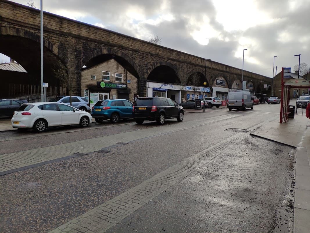 Bus Stop at Stanningley Bottom - Bus Stops in farsley