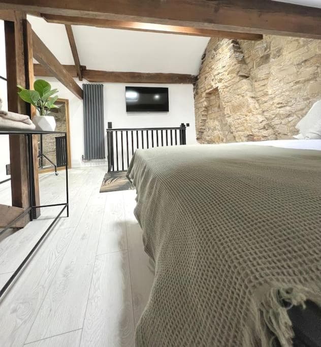 Accommodation at Farsley Cottage in farsley