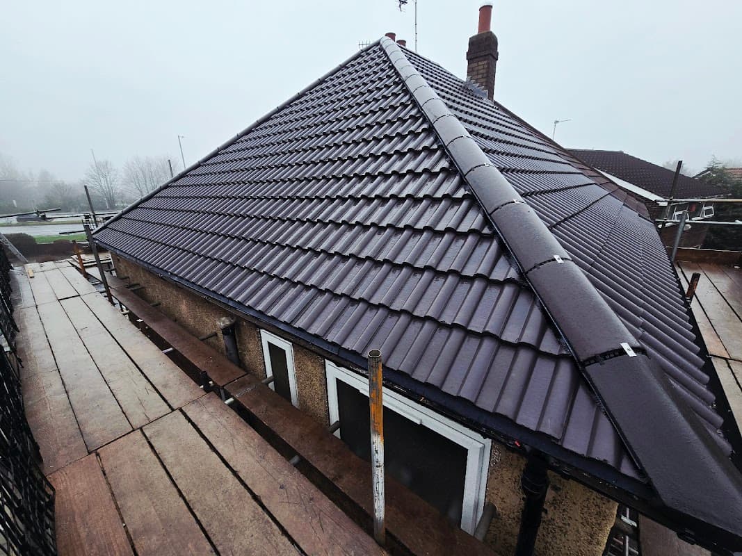 L & B Roofing services - Roofers in farsley