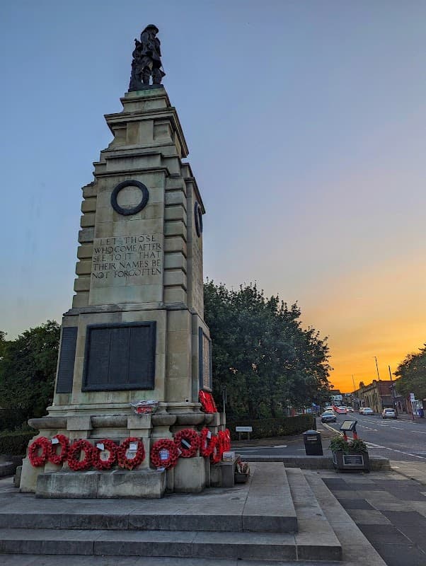 Pudsey Cenotaph - War Memorials in farsley