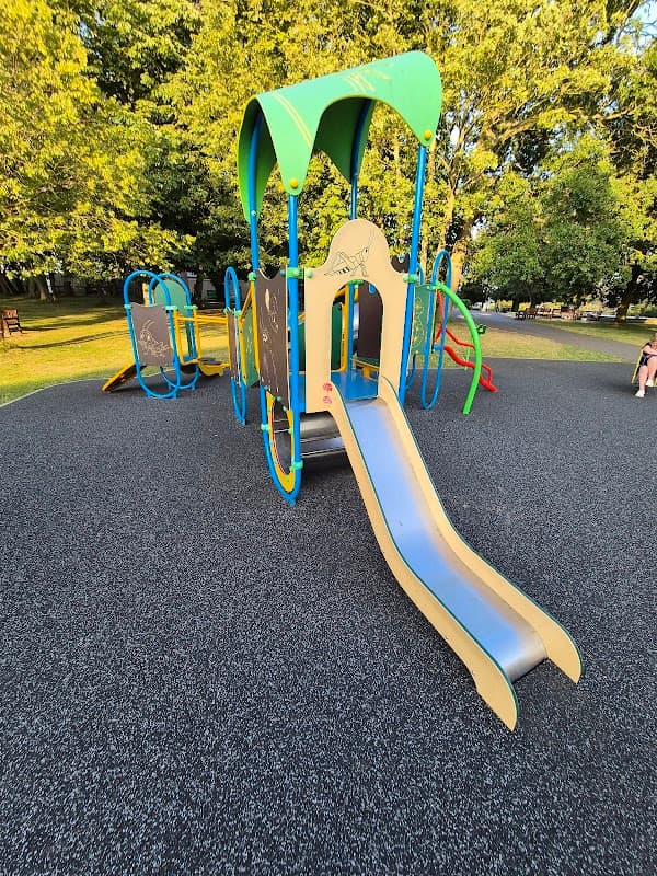 Glen Gardens Playground - Playgrounds in filey