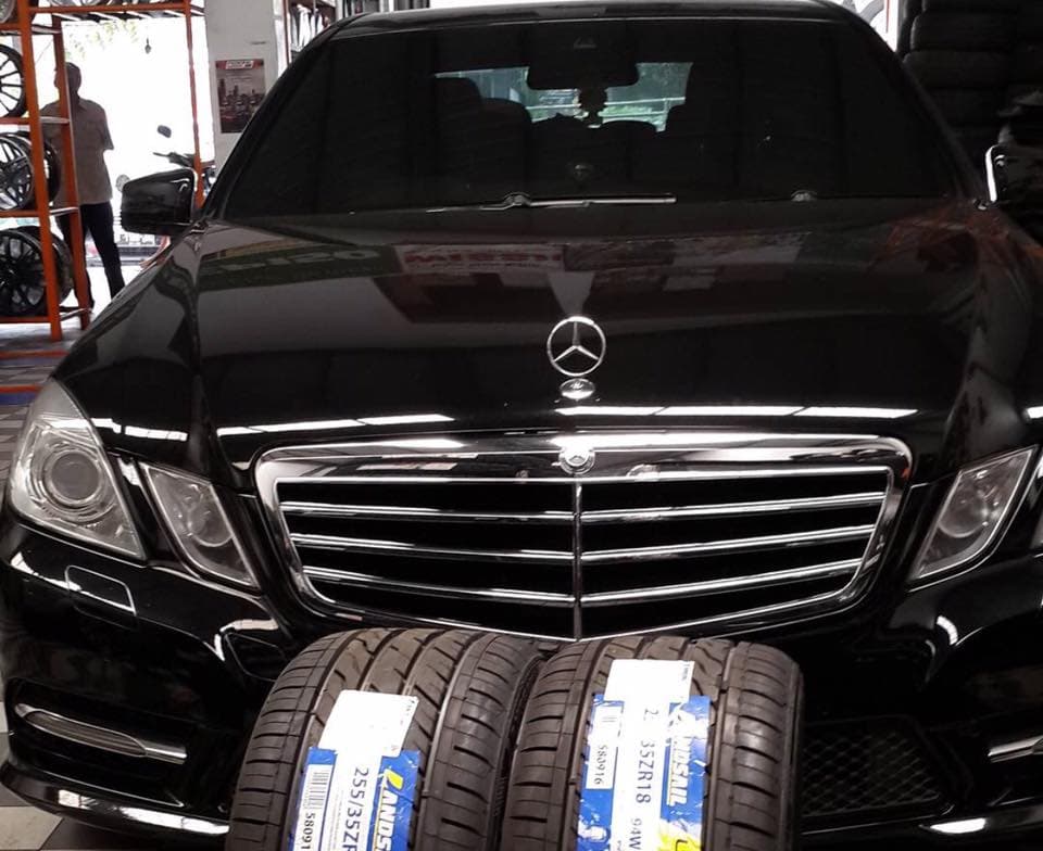 CARR TYRES - Garages in guiseley