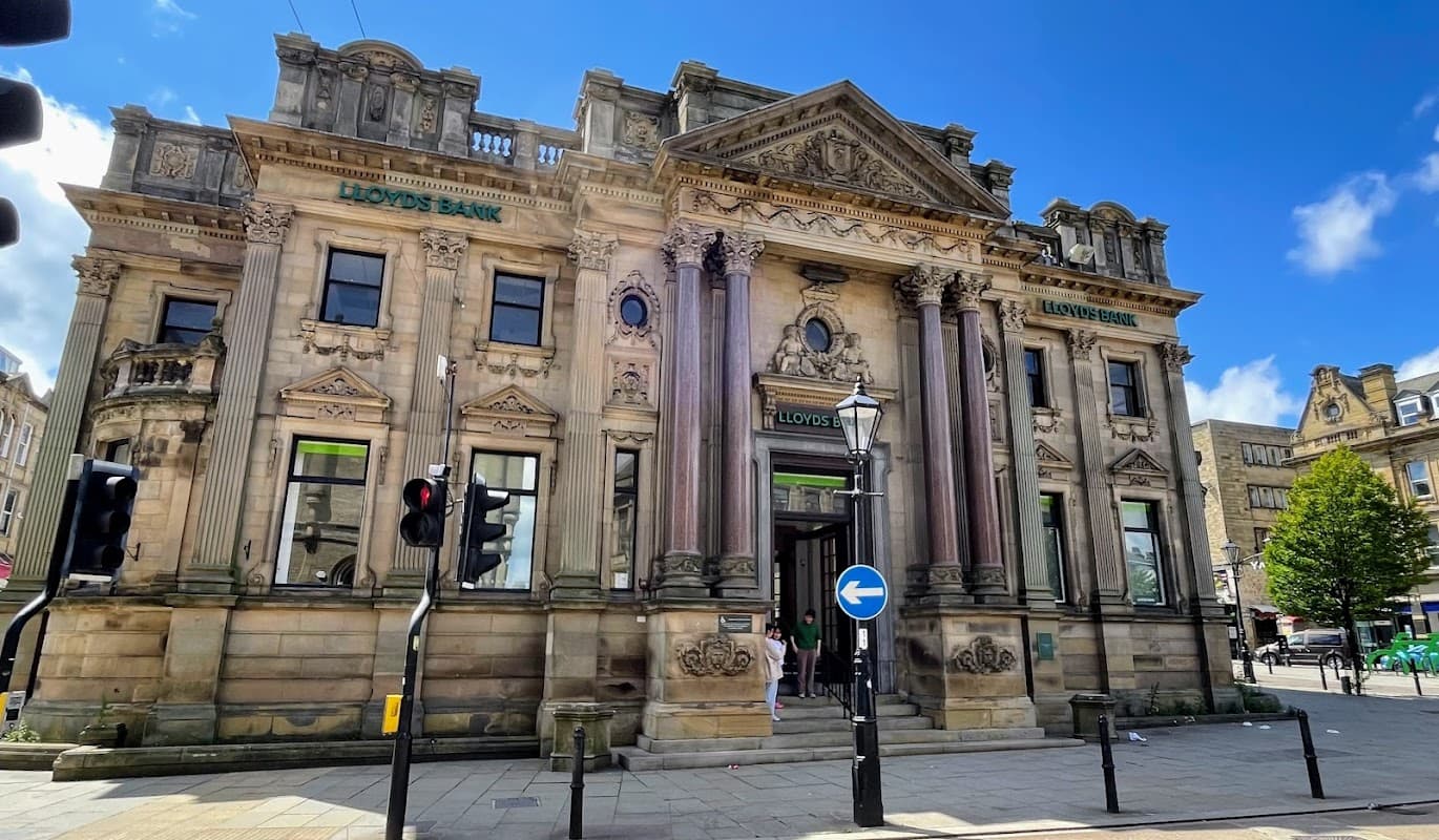 Lloyds Bank - Banks in halifax