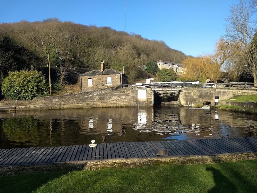 Salterhebble Top Lock - Historic Site in halifax