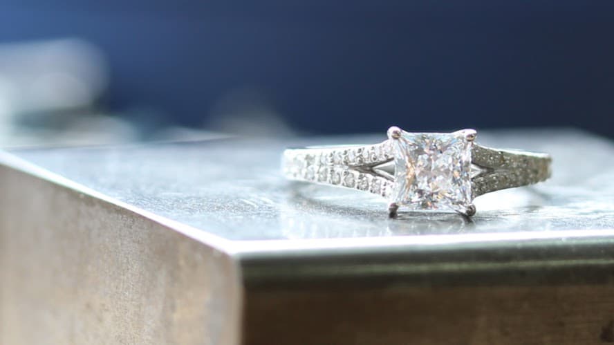 Form Bespoke Jewellers Ltd - Jewellers in headingley