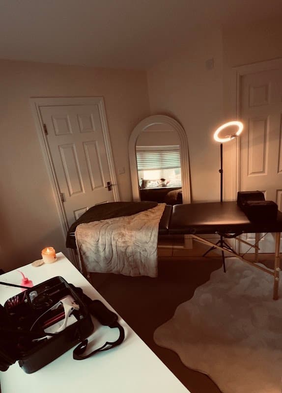 Lash and Grace - Beauty Salons in heckmondwike