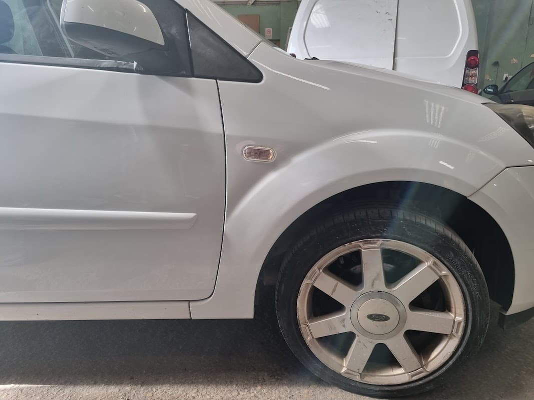 Charlotte Motors - Garages in heeley