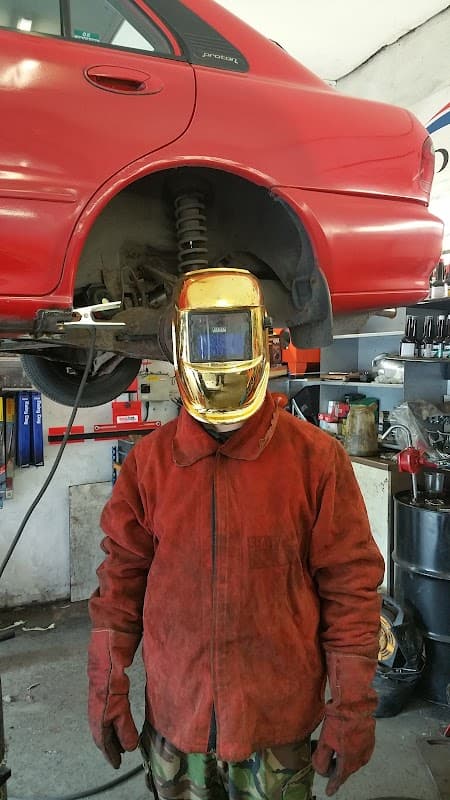 Paul Woolhouse Auto's - Garages in heeley