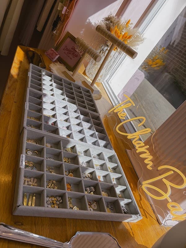 Daisy Mae - Jewellers in holme valley