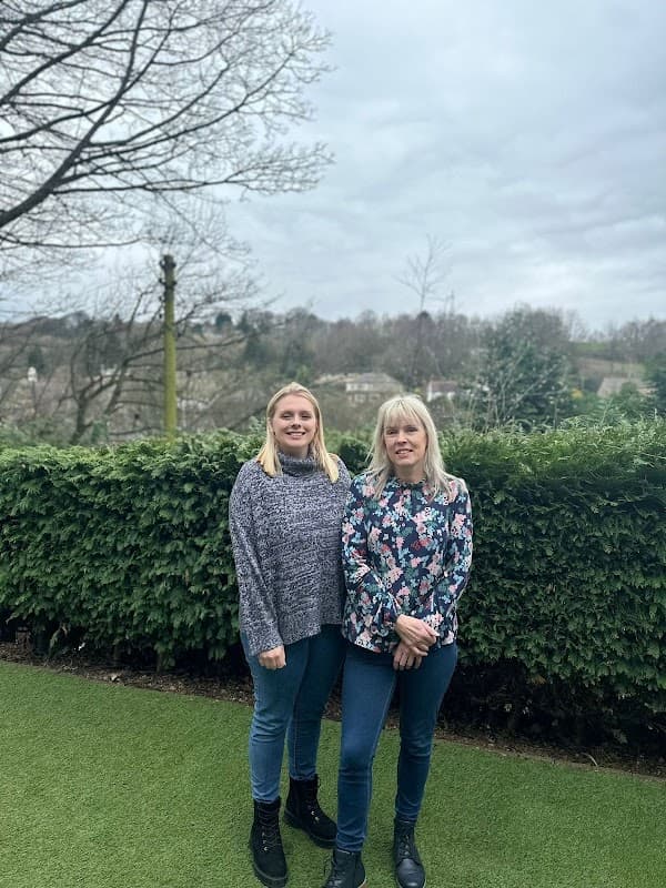 HW Holiday Homes - Estate Agents in holme valley