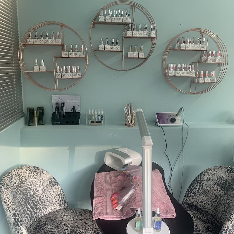 Pretty Little Things Beauty - Beauty Salons in holme valley