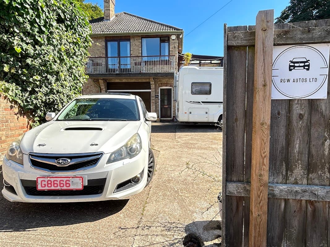 R & W Autos - Garages in hornsea