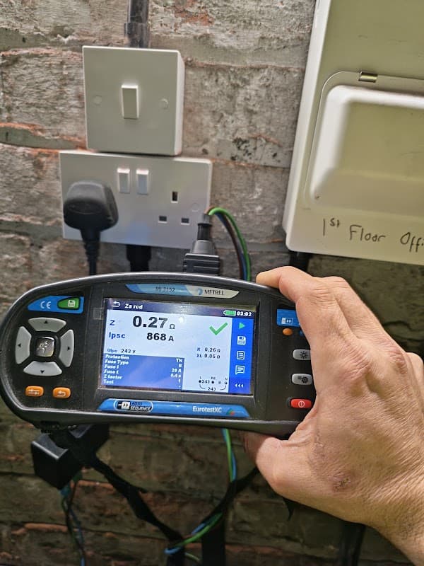 ARZ electrical Services Ltd - Electricians in horsforth