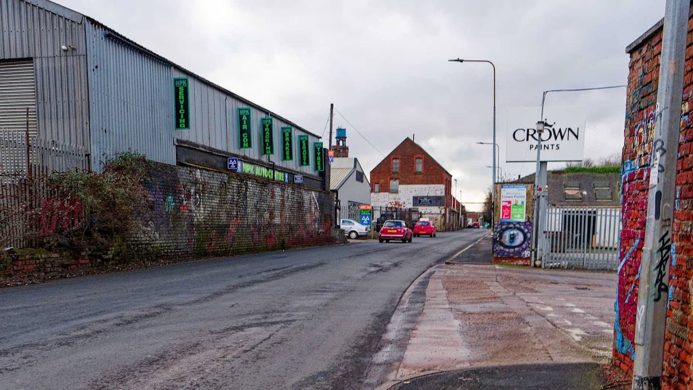 NPK Auto Centre - Garages in hull