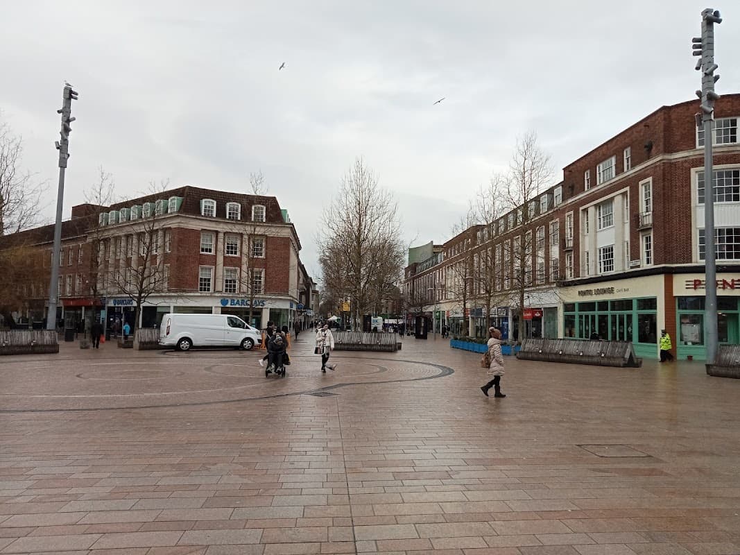 Queen Victoria Square - Attraction in hull