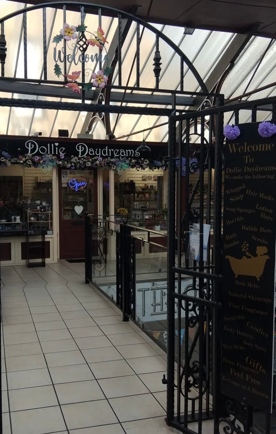 Dollie Daydreams in bradford