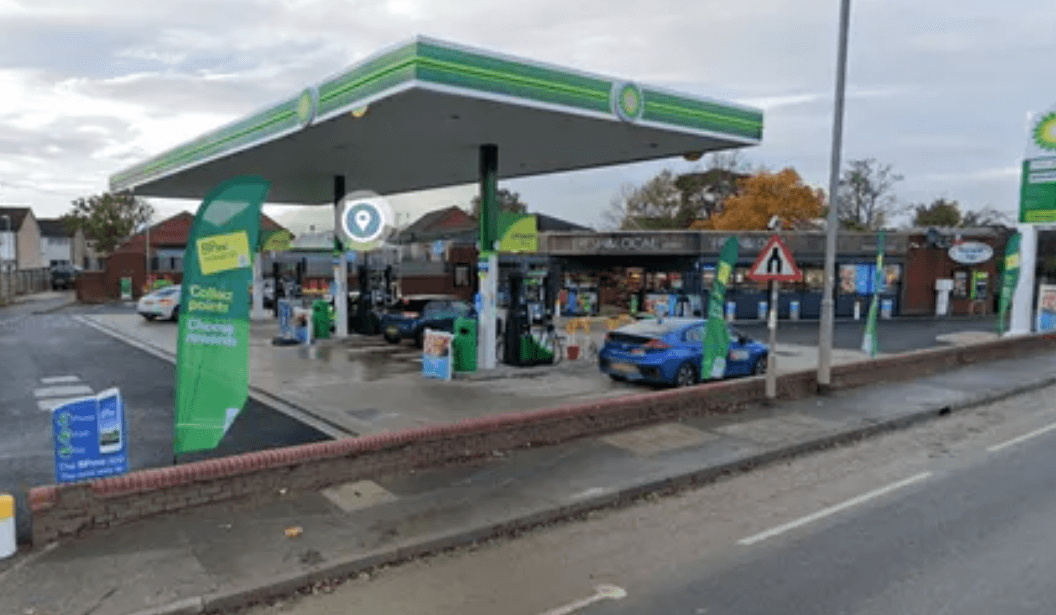 Whinmoor Service Station - Petrol Stations in killingbeck