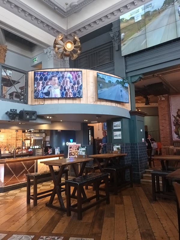 Bus Stop at Station B - Bus Stops in leeds