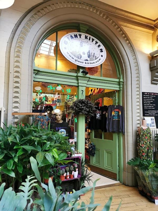 Giant Kitten - Gift Shops in leeds